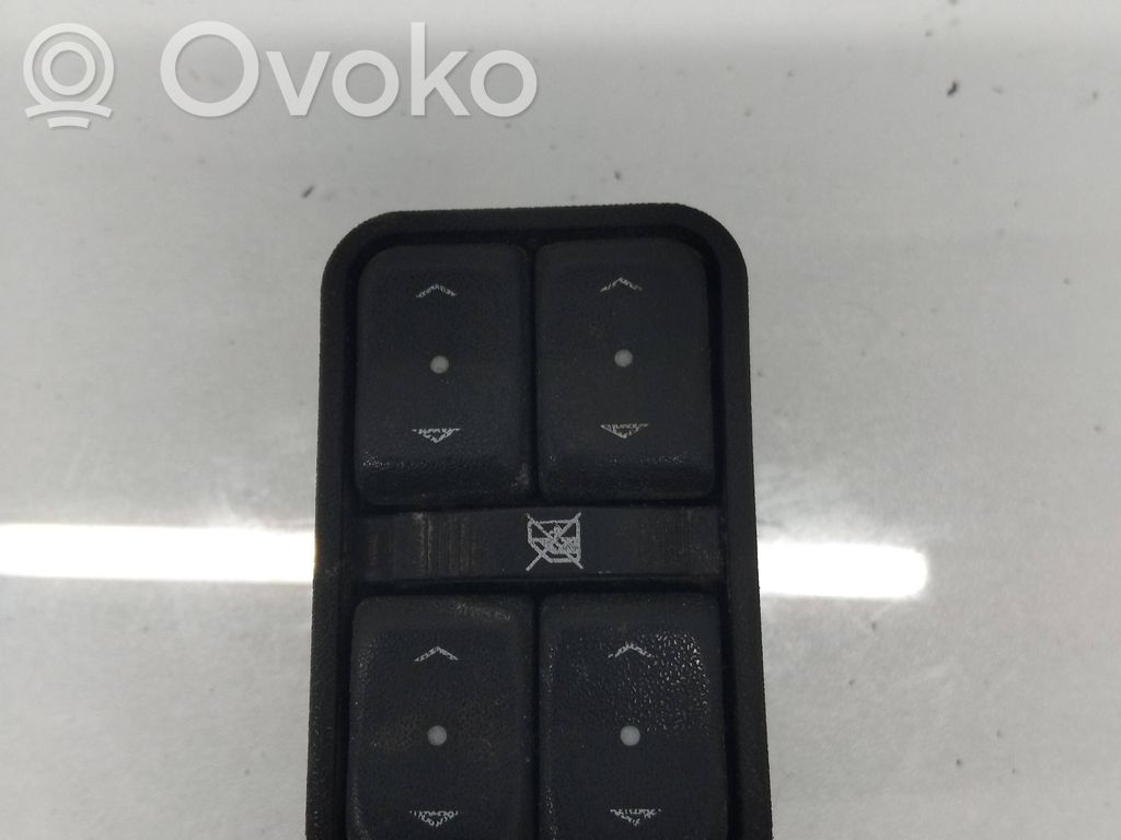 Opel Meriva A Electric window control switch 