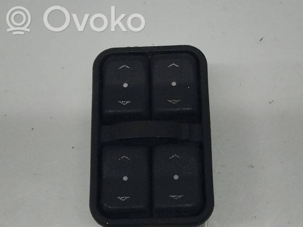Opel Zafira A Electric window control switch 
