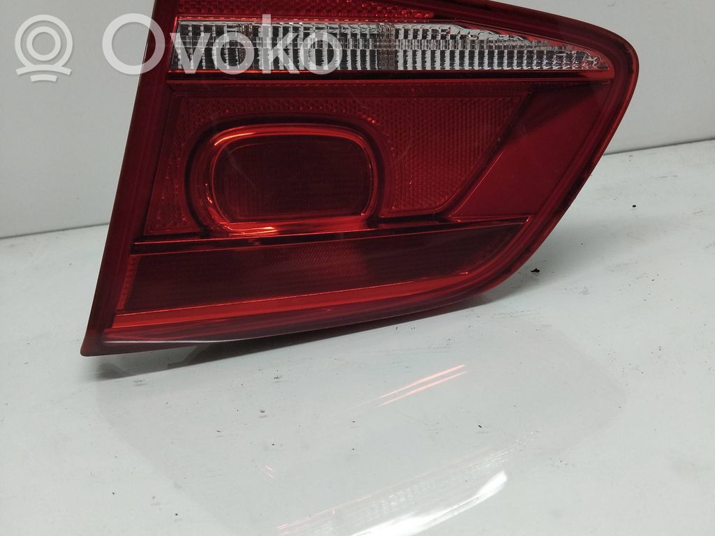 Volkswagen PASSAT B7 Lampy tylnej klapy bagażnika 