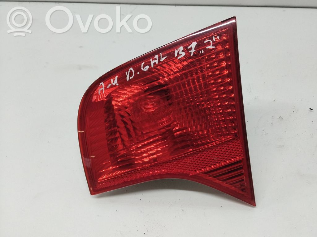 Audi A4 S4 B7 8E 8H Galinis žibintas dangtyje 