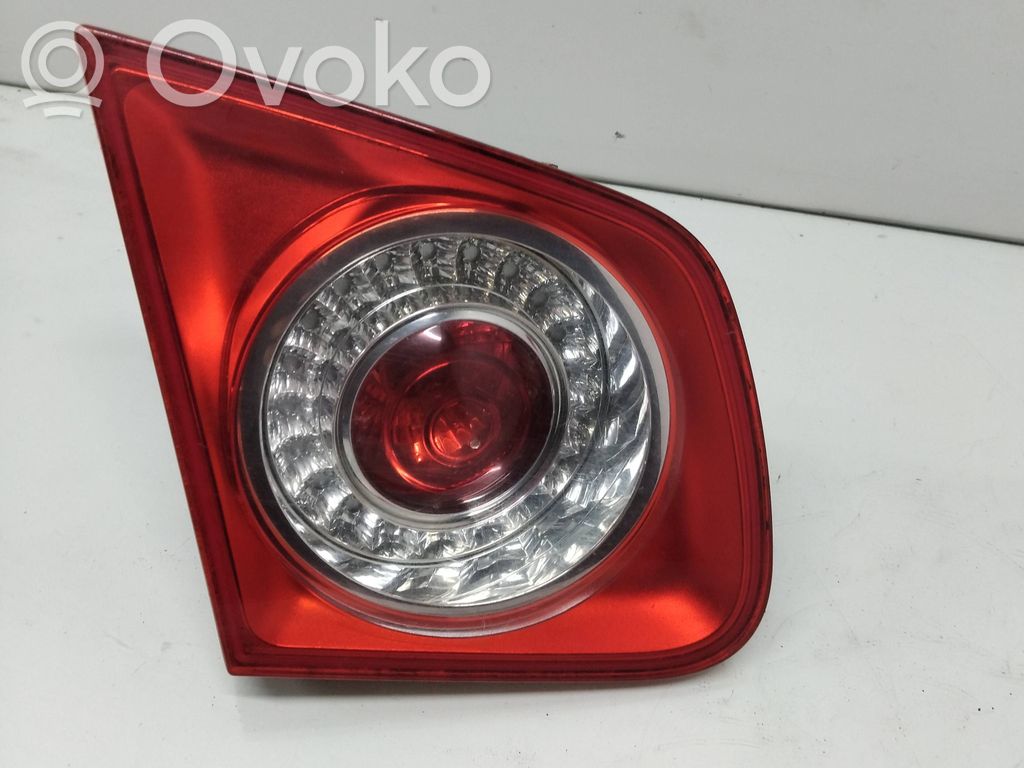 Volkswagen Jetta V Lampy tylnej klapy bagażnika 