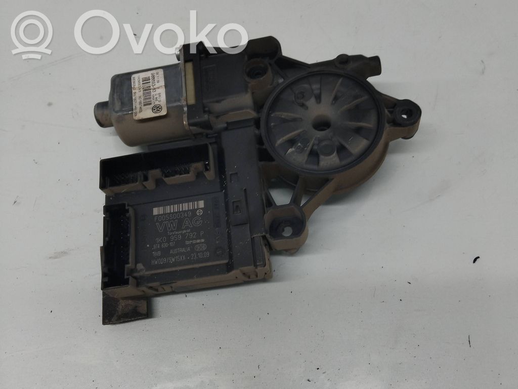Volkswagen PASSAT B6 Silnik regulatora szyby drzwi przednich 