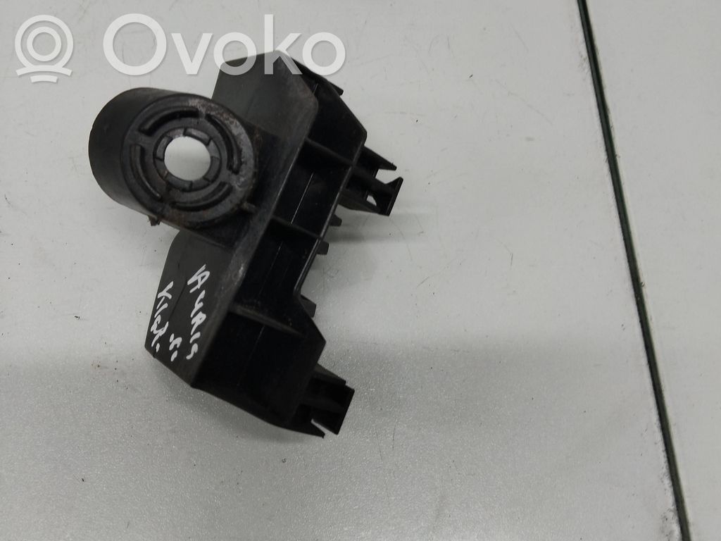 Toyota Auris E180 Uchwyt / Mocowanie zderzaka tylnego 