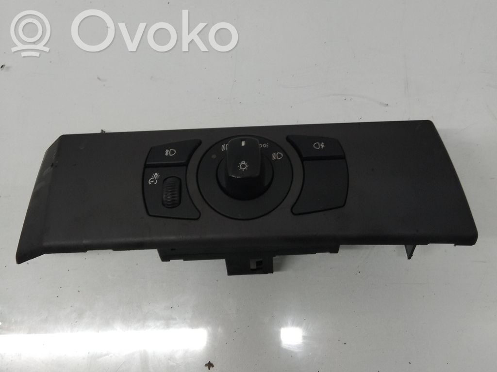 Light switch   6953736,33290404,4128465700