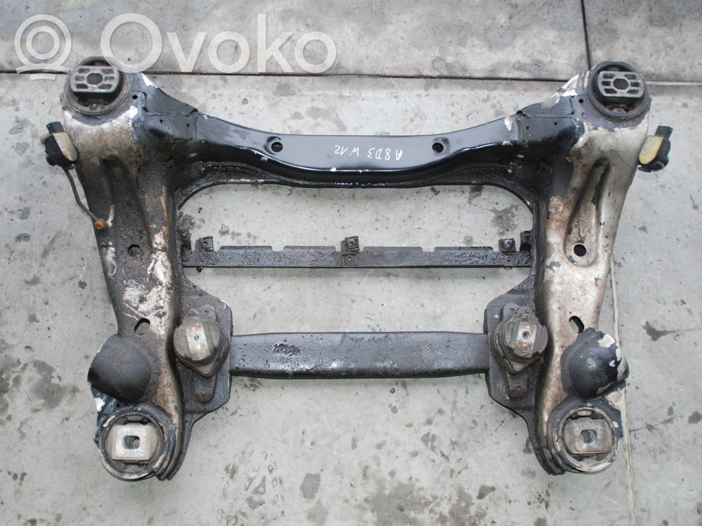 Audi A8 S8 D3 4E Priekinis traversas 