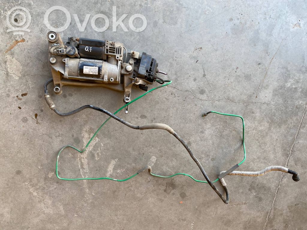 Audi Q7 4L Kompresor zawieszenia tylnego pneumatycznego 