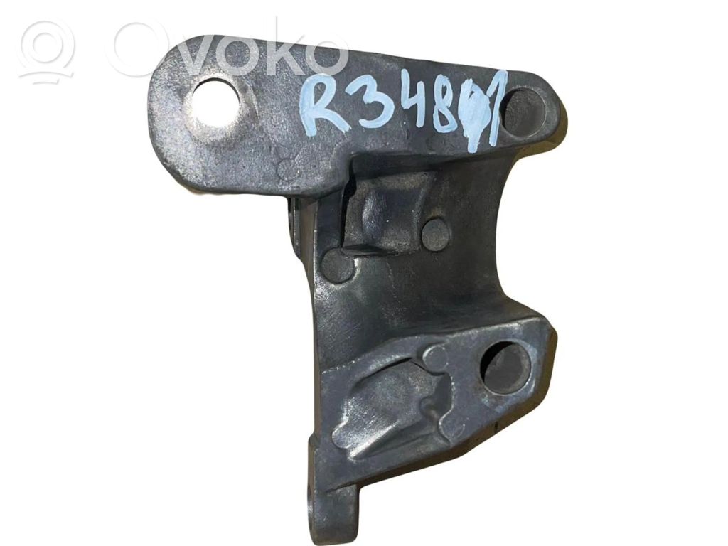 Ford Focus Engine mounting bracket 