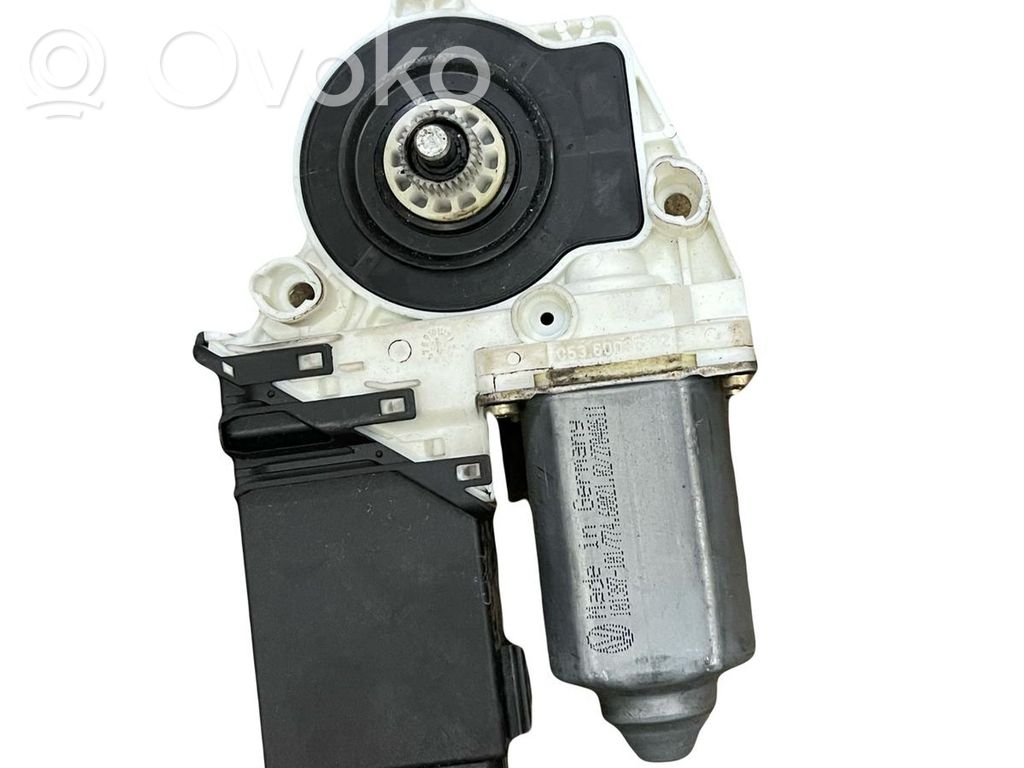Volkswagen Golf IV Silnik regulatora szyby drzwi przednich 