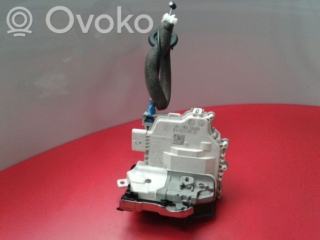 Front door lock   8X2,015,837
