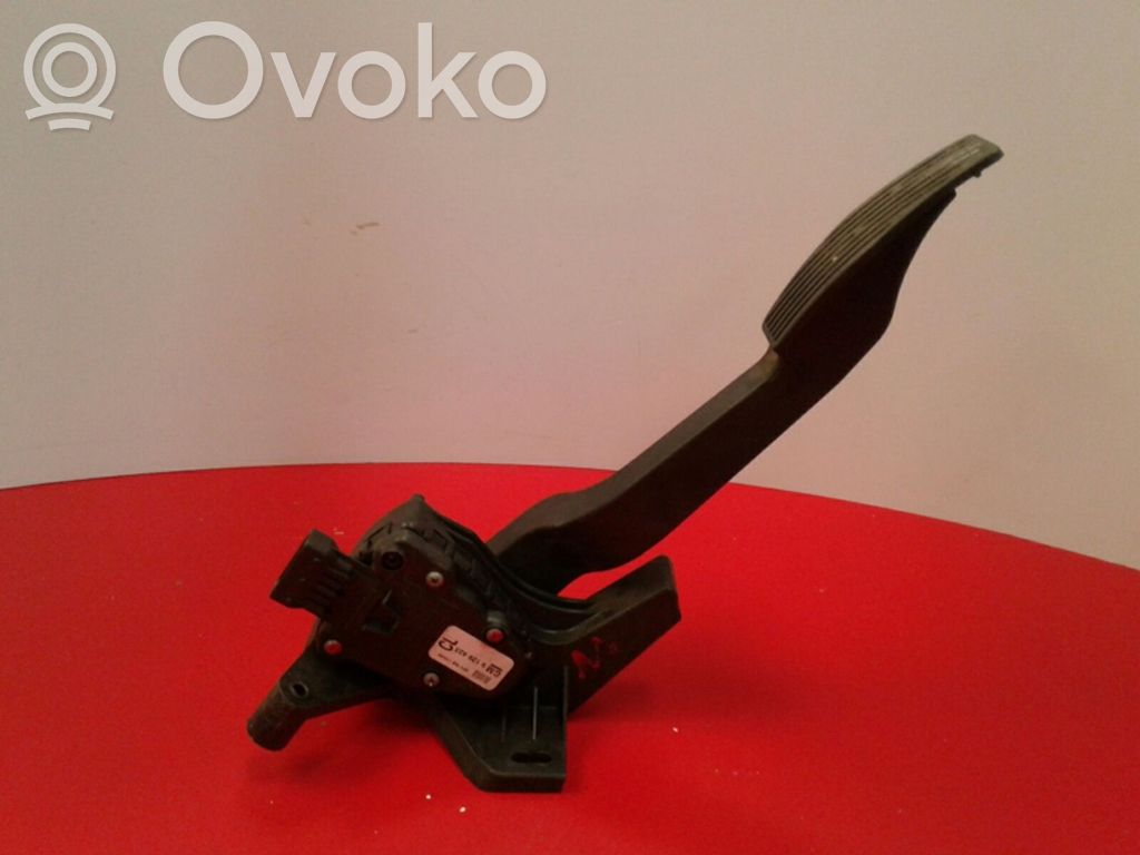 Accelerator throttle pedal   129,423