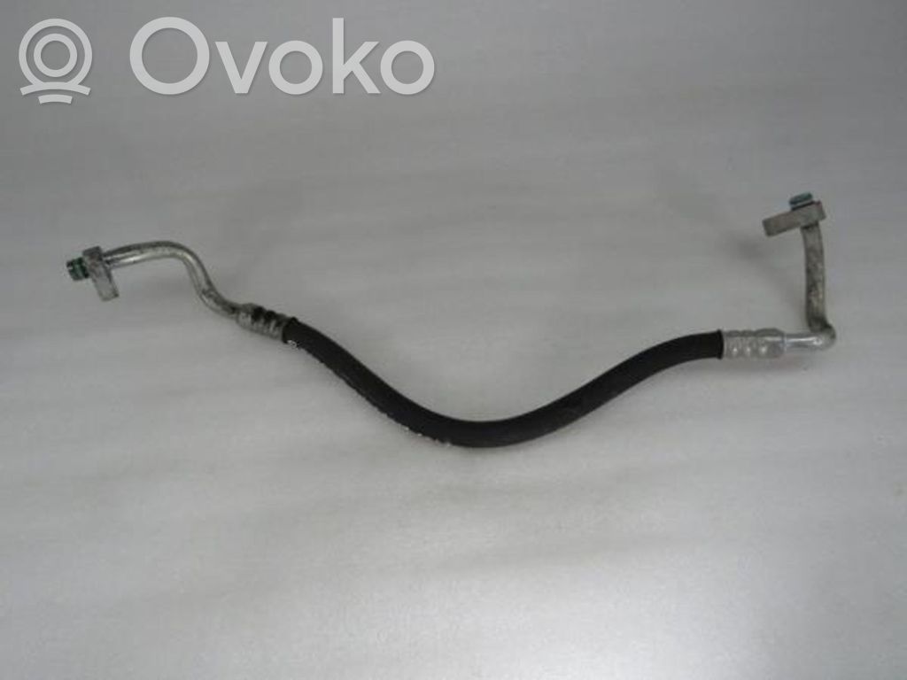 Ilmastointilaitteen putki (A/C)   1379563080