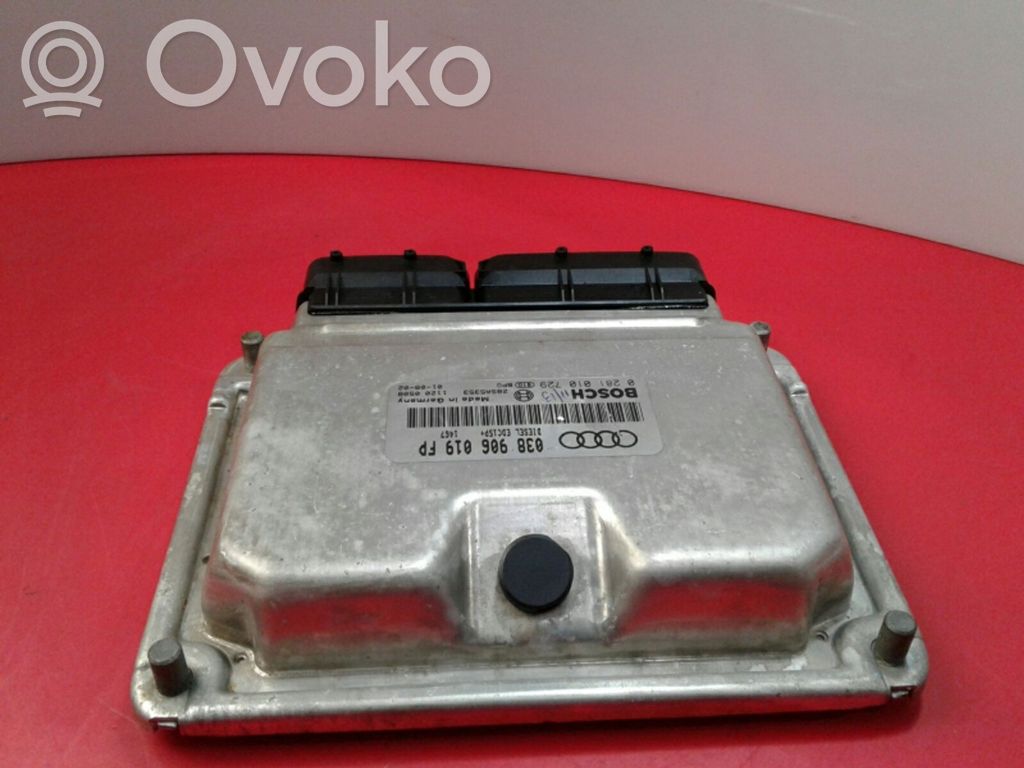Audi A4 S4 B6 8E 8H Variklio valdymo blokas 