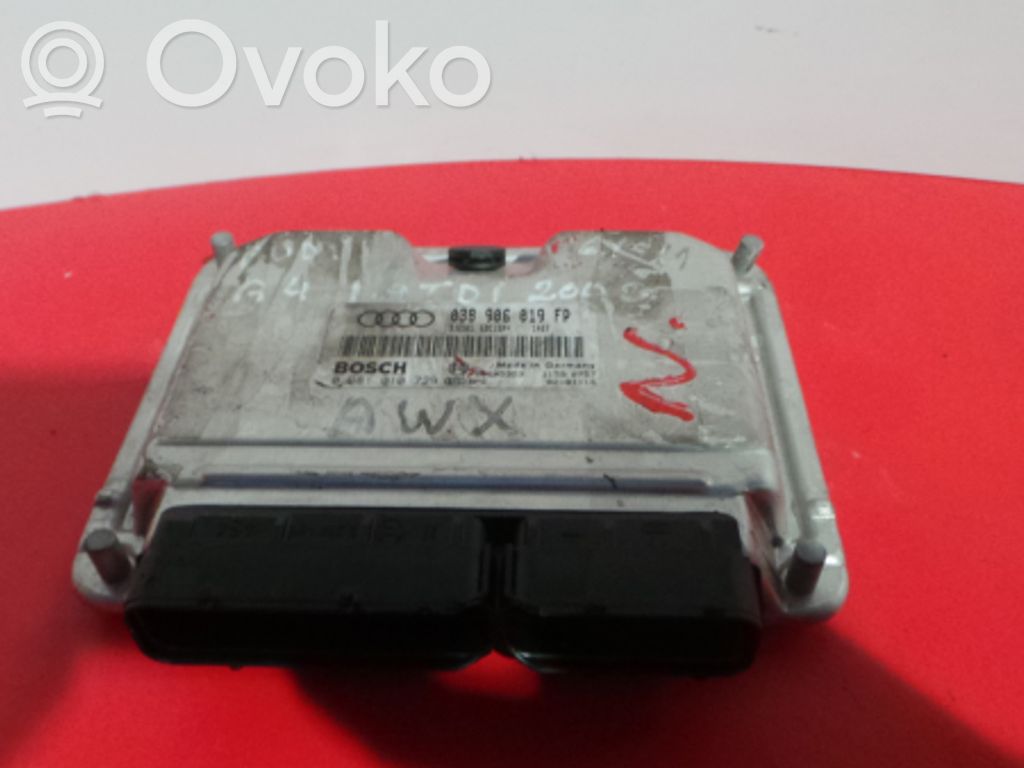 Audi A4 S4 B6 8E 8H Variklio valdymo blokas 
