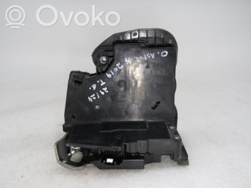 Opel Astra K Rear door lock 