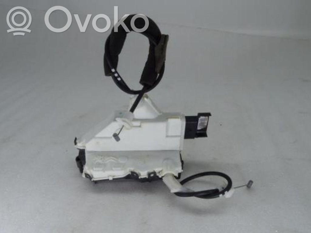 Peugeot 5008 Front door lock 
