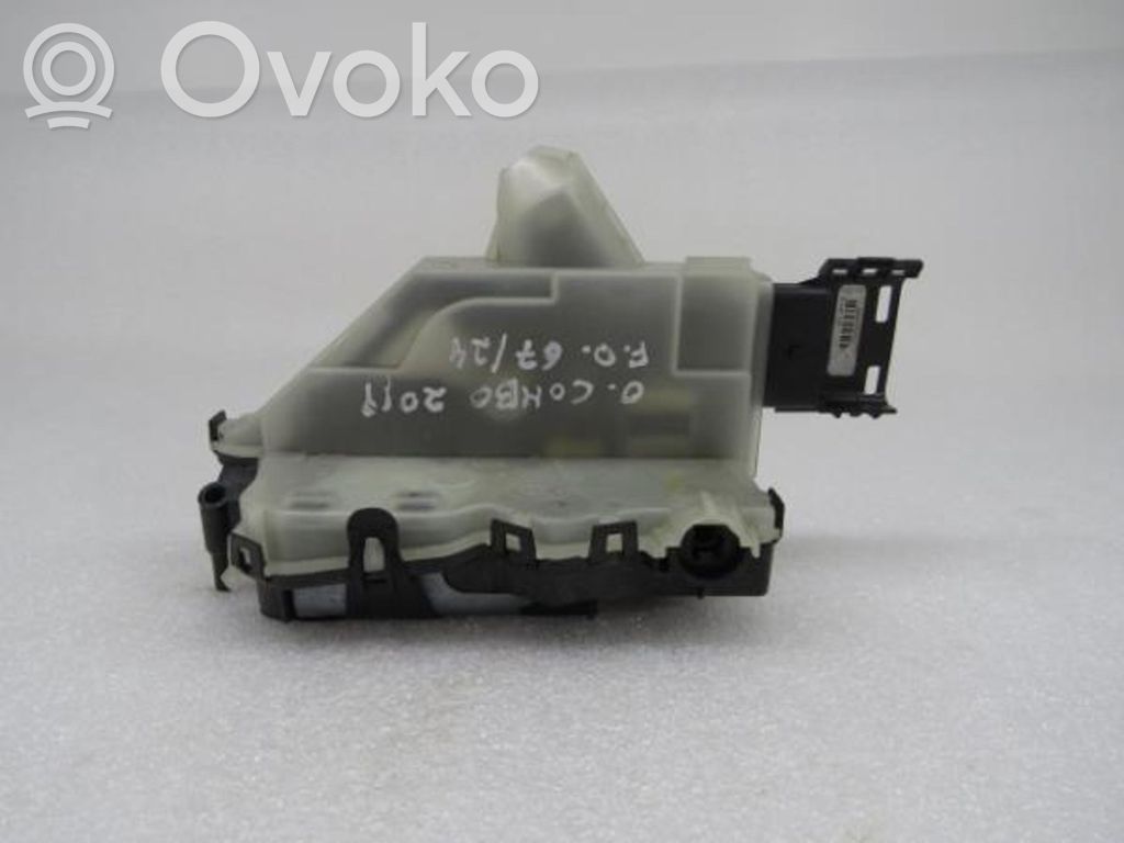 Opel Combo E Front door lock 
