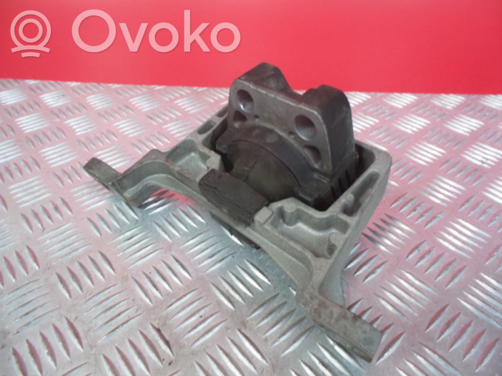 Ford Focus Engine mount bracket 