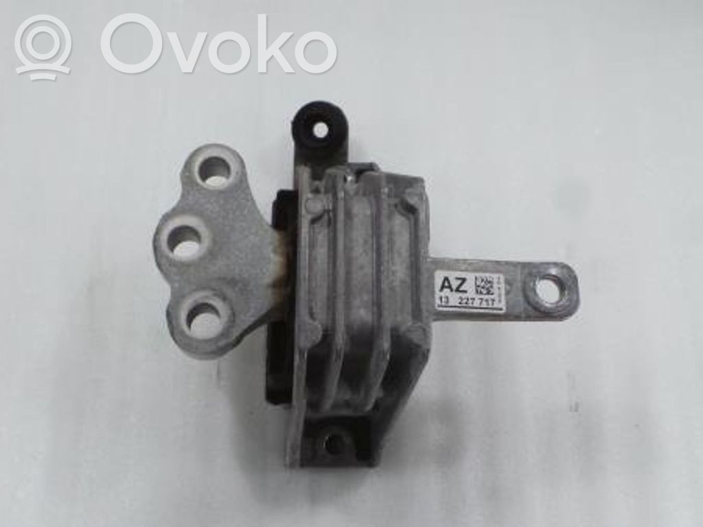Opel Insignia A Engine mount bracket 