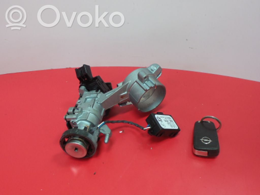 Opel Astra J Užvedimo spynelė 