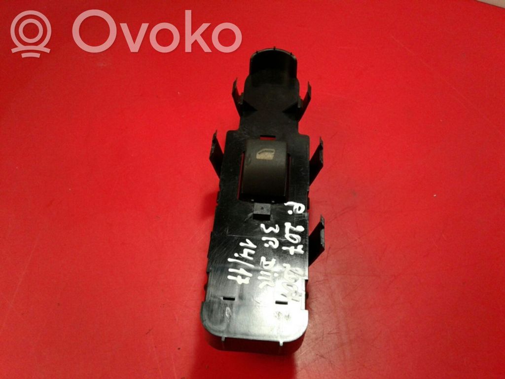 Peugeot 207 Electric window control switch 
