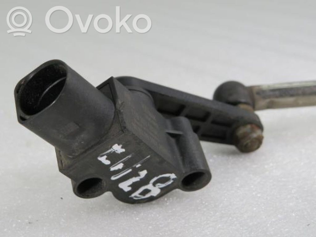 Audi RS4 B8 Sensor de altura delantera de la suspensión neumática 