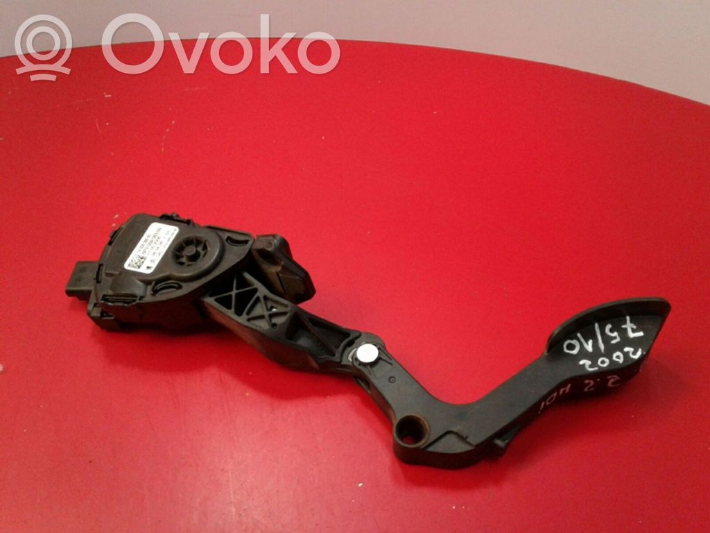 Accelerator throttle pedal   1400838680