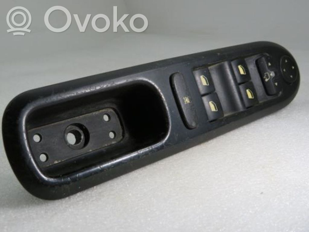 Peugeot 407 Elektrinių langų jungtukas 