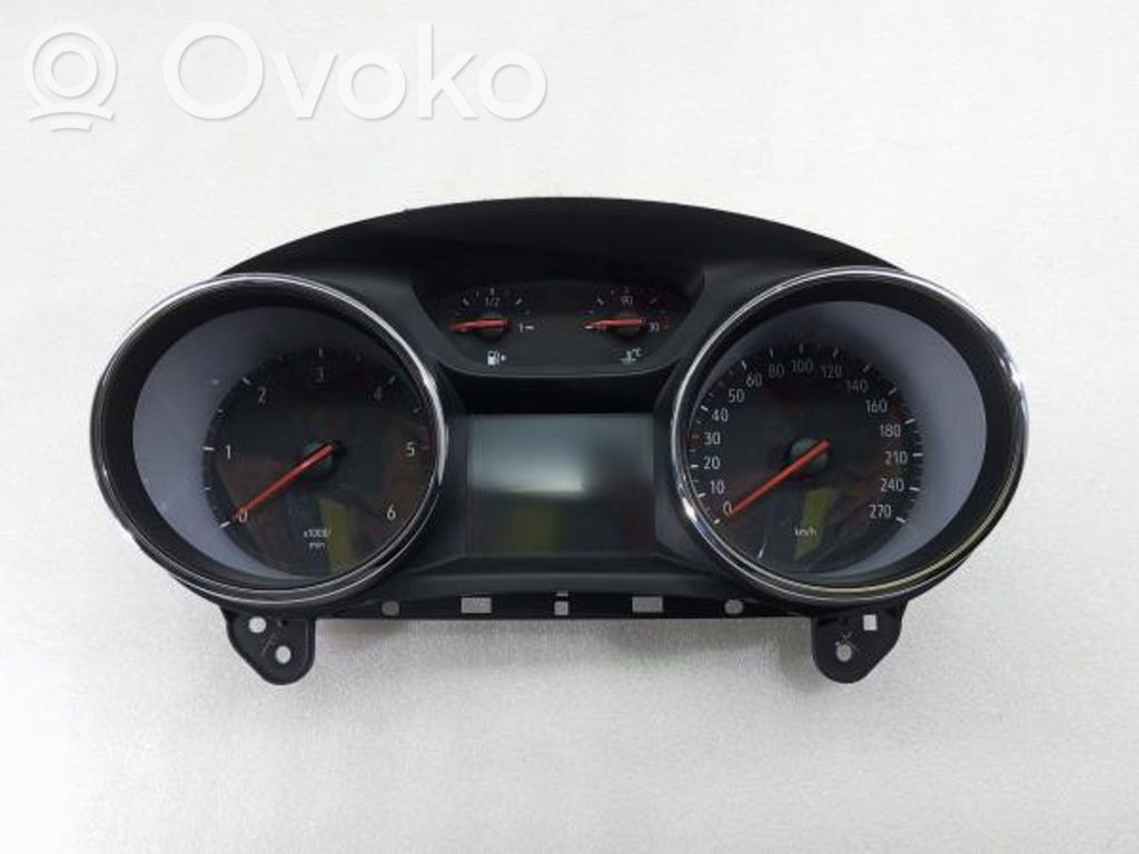 Opel Astra K Geschwindigkeitsmesser Cockpit 