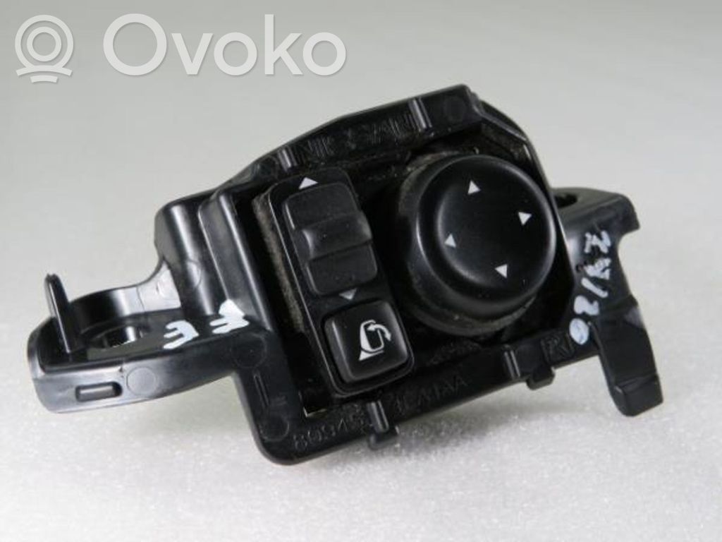 Nissan Qashqai Multifunctional control switch/knob 