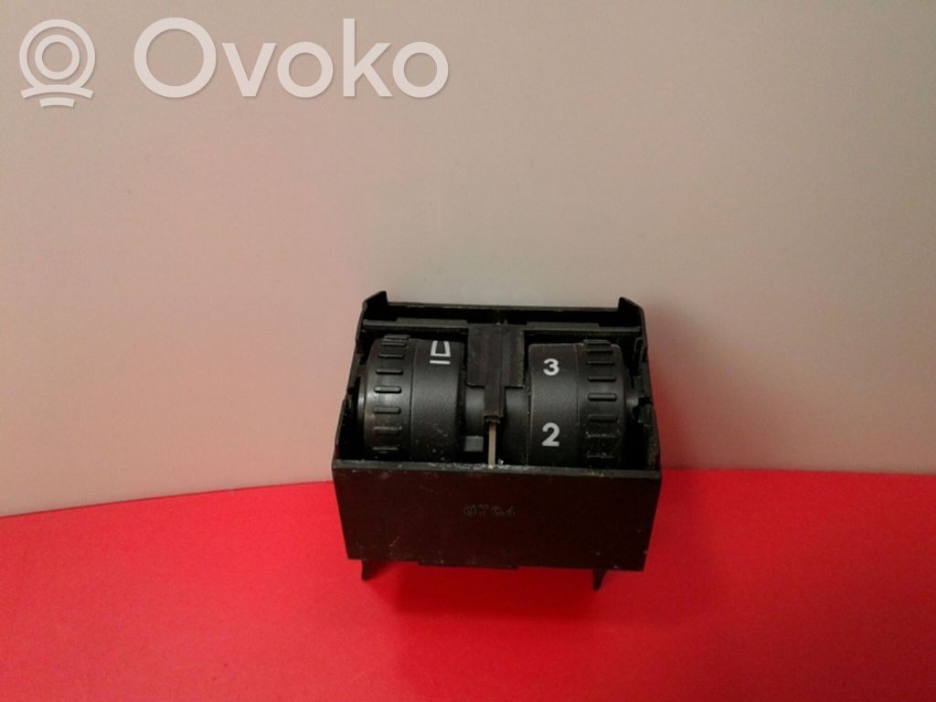 Multifunctional control switch/knob   2K0,333,941