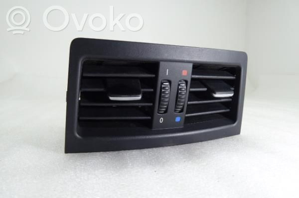 Rejilla de ventilación central del panel   7129556,14121810,5117001,5117001,6422,64226932023O,6932024O,7129556