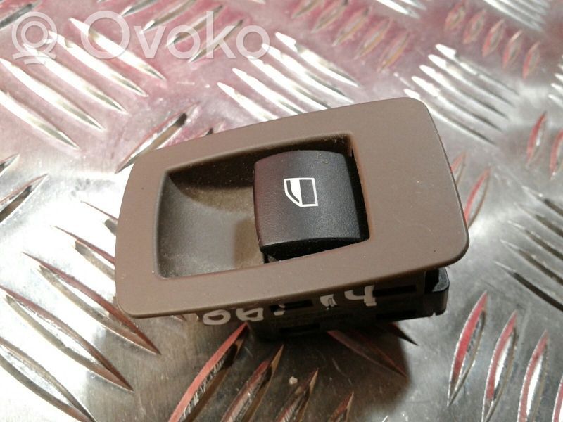 Electric window control switch   1597,6935534,9800