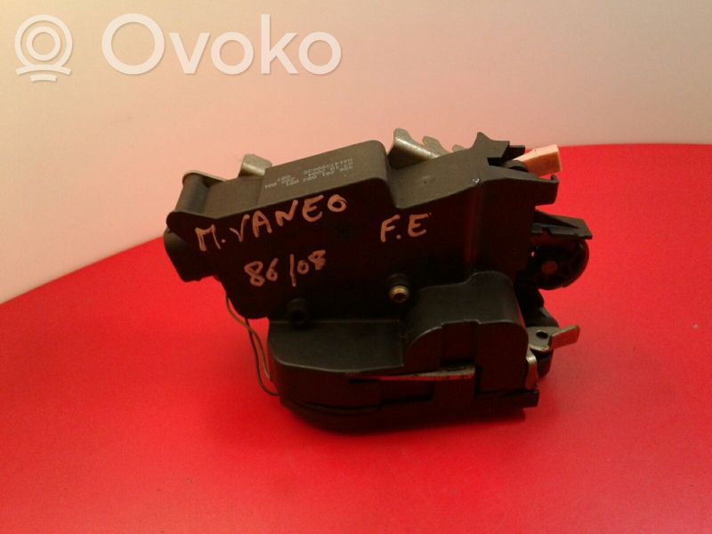 Mercedes-Benz Vaneo W414 Zamek drzwi przednich 
