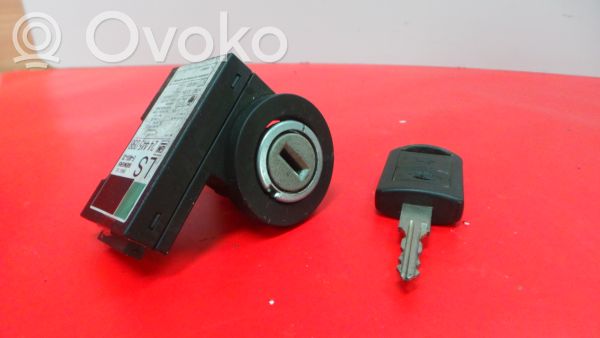 Opel Corsa C Užvedimo spynelė 