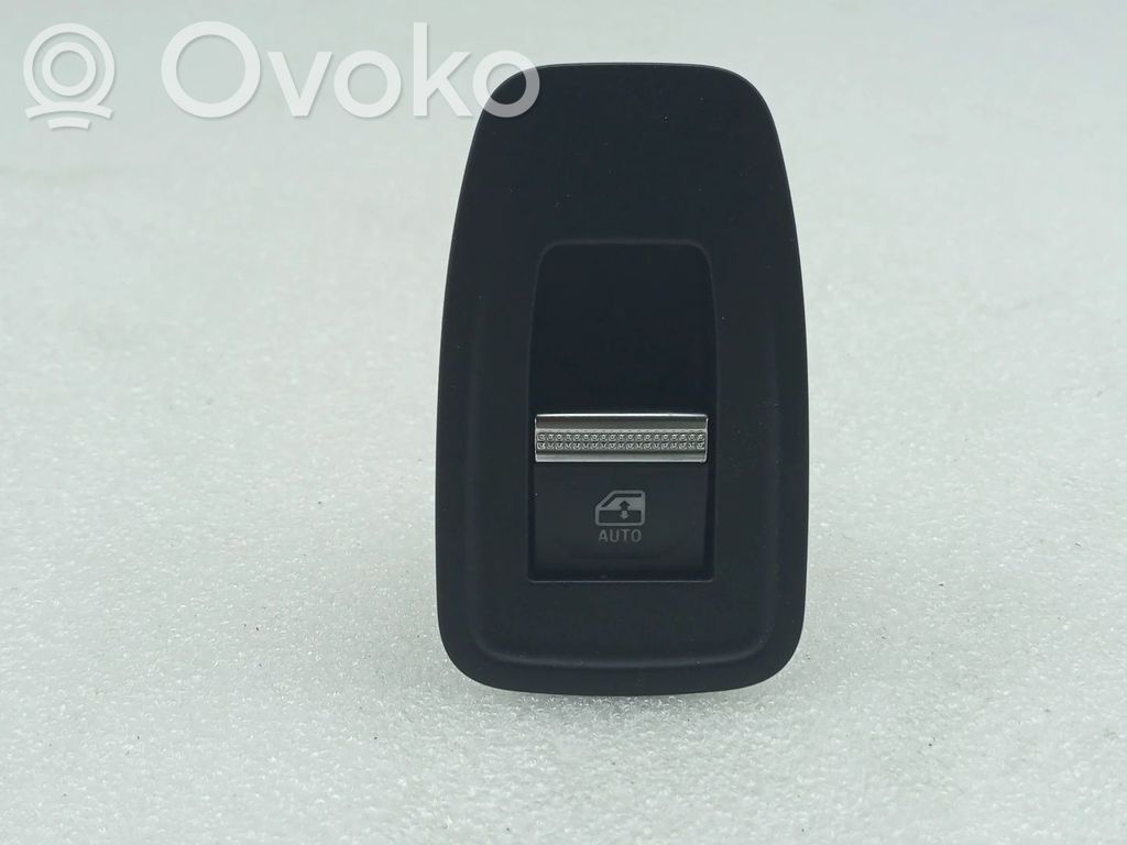 Renault Captur II Electric window control switch 
