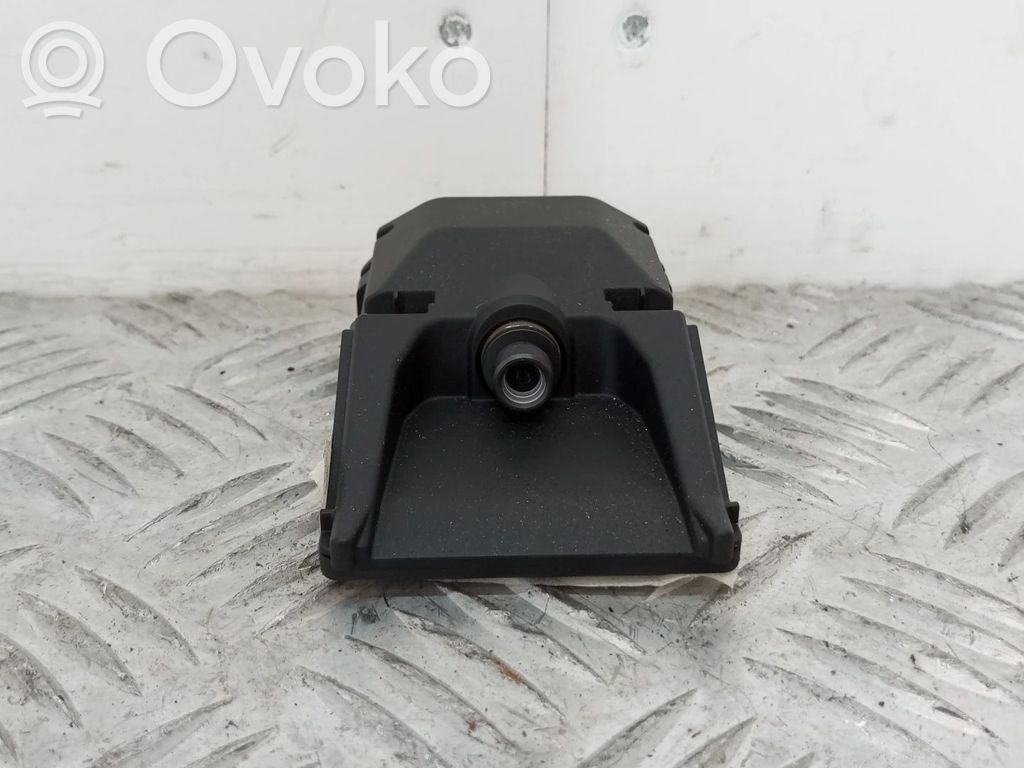 Windshield/windscreen camera   84828924