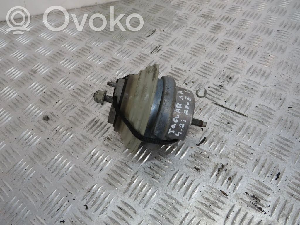 Engine mount bracket   8X236A003CC