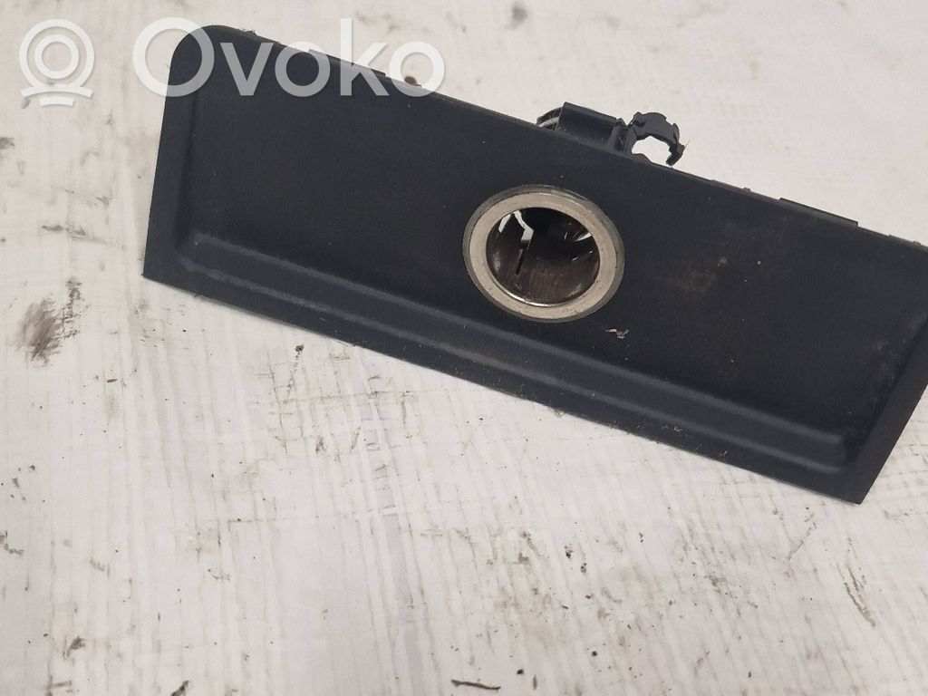 Cigarette lighter rear   8156525