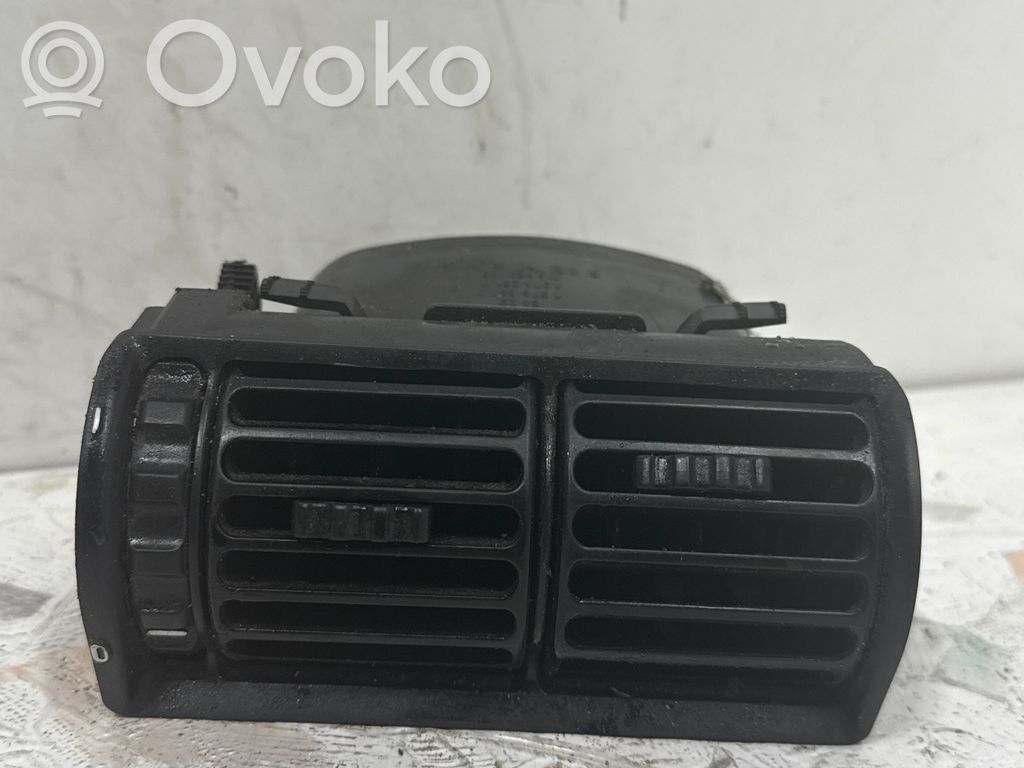BMW 5 E34 Kratka nawiewu tylna tunelu środkowego 