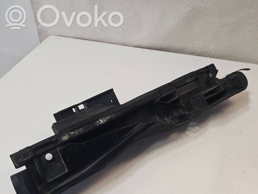 Radiator mount bracket   0914739