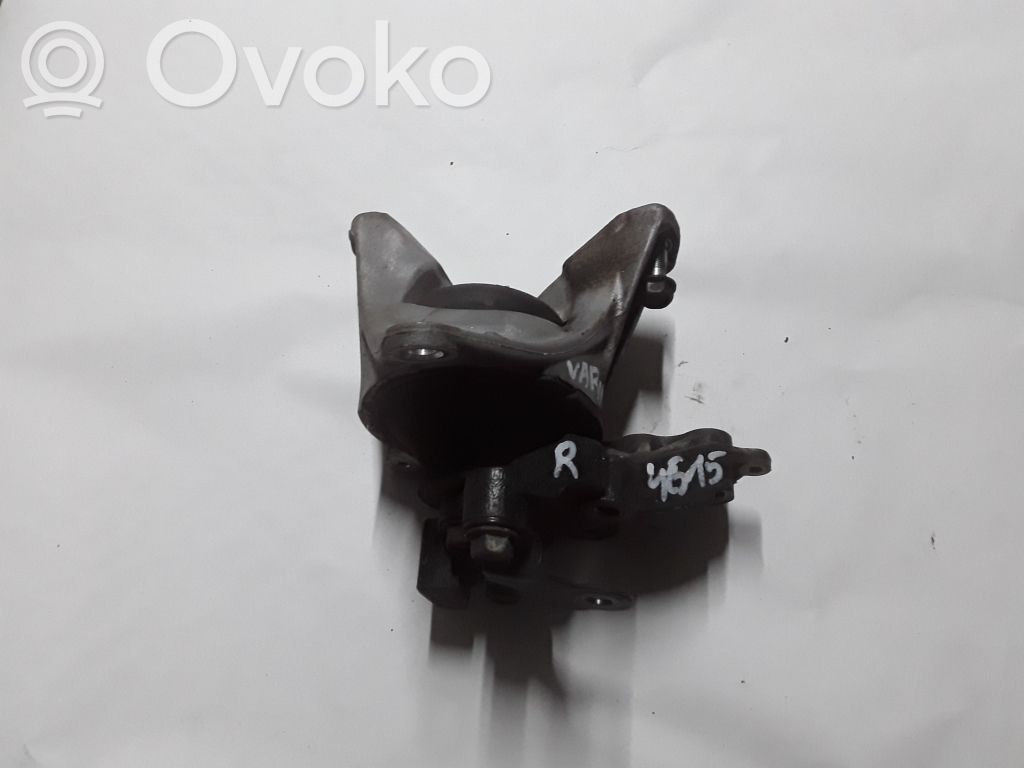 Honda CR-V Engine mount bracket 