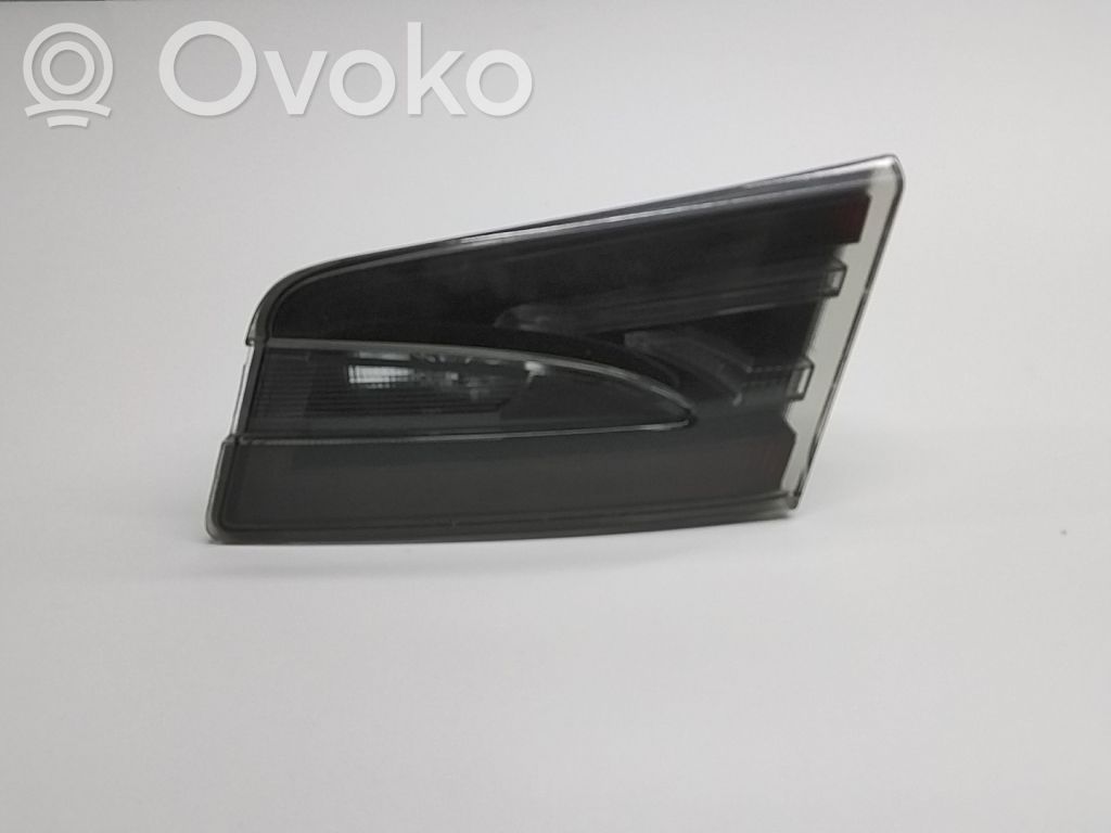 Lampy tylnej klapy bagażnika   1006006F0G
