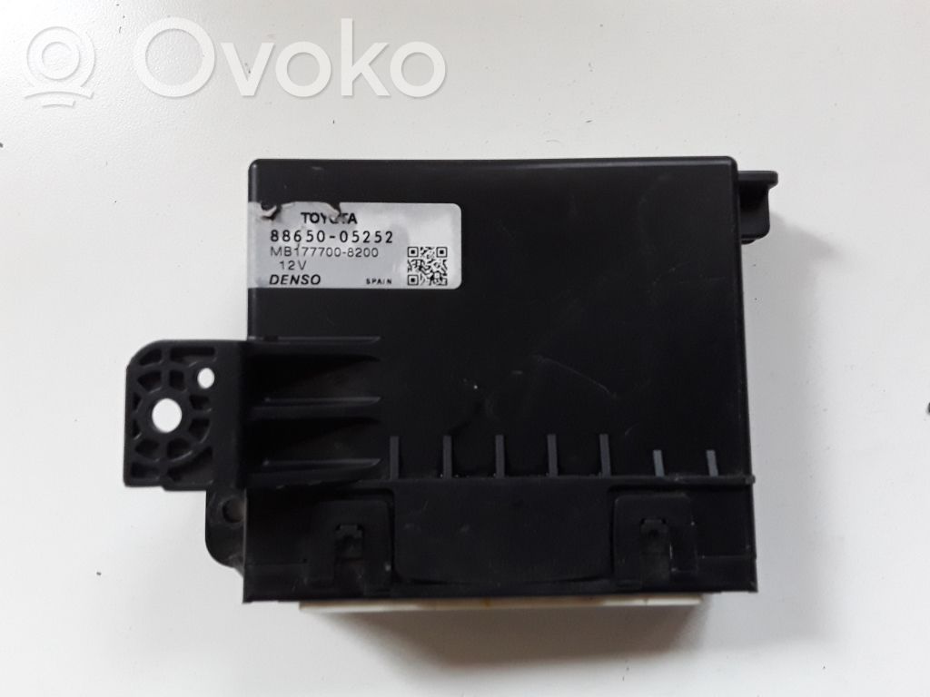 Toyota Avensis T270 Unidad de control de la calefacción/aire acondicionado 