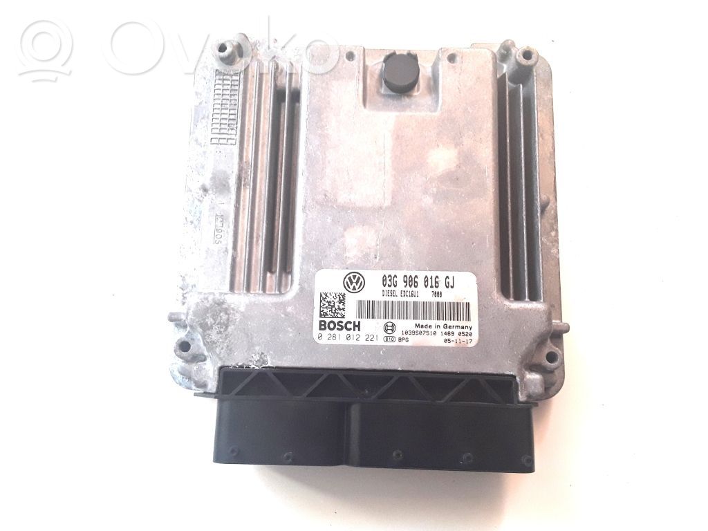 Volkswagen Golf V Engine control unit/module 