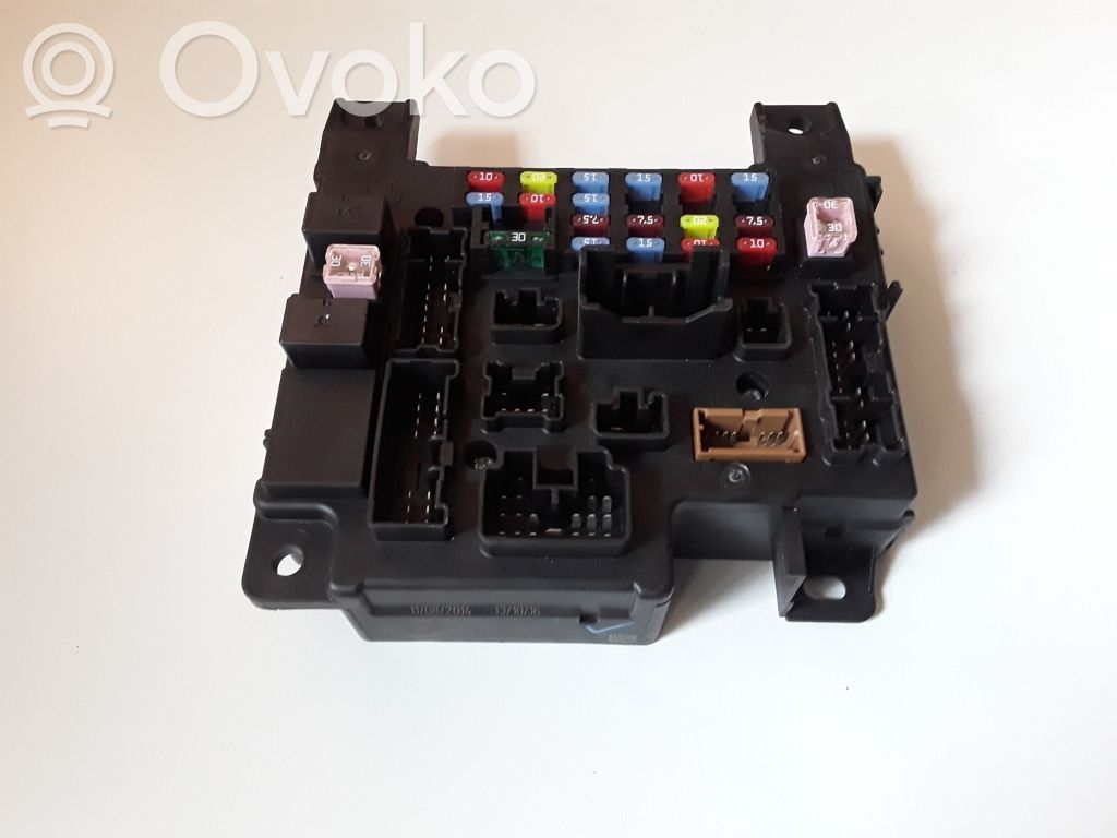 Citroen C-Crosser Fuse module 