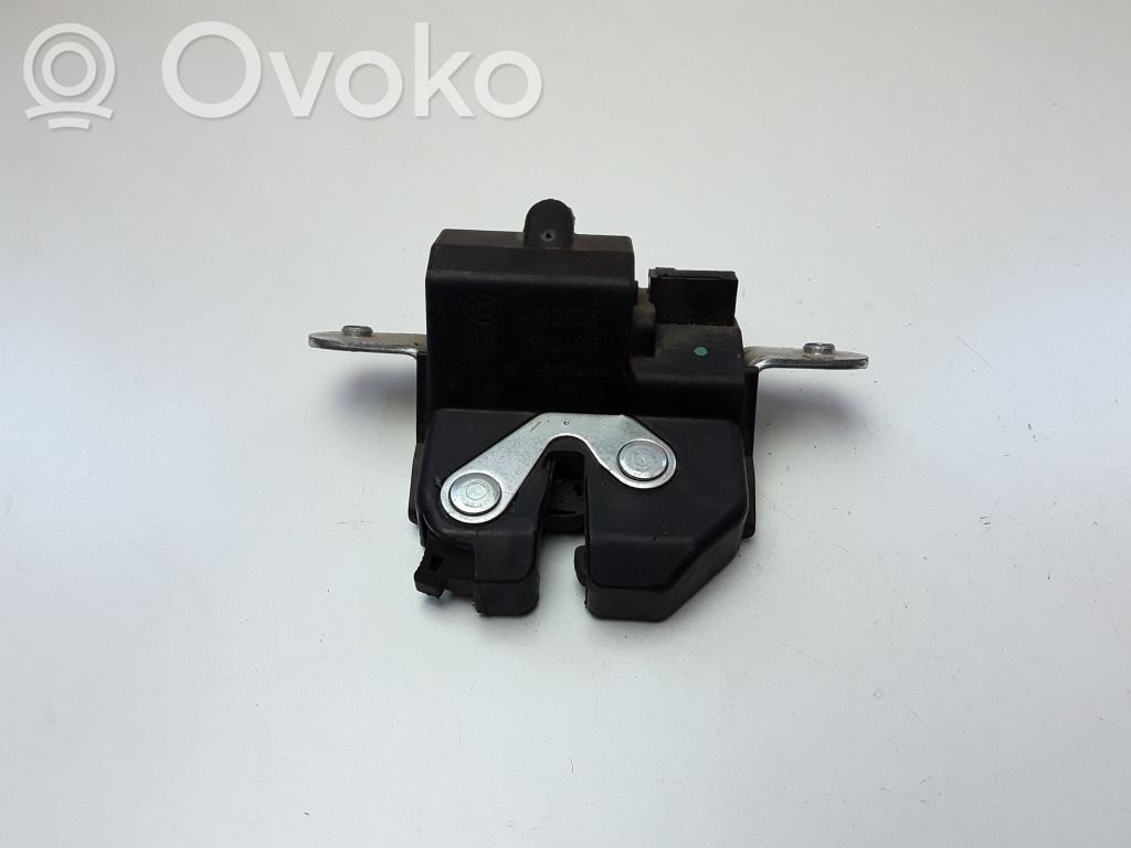 Opel Astra K Loading door lock 
