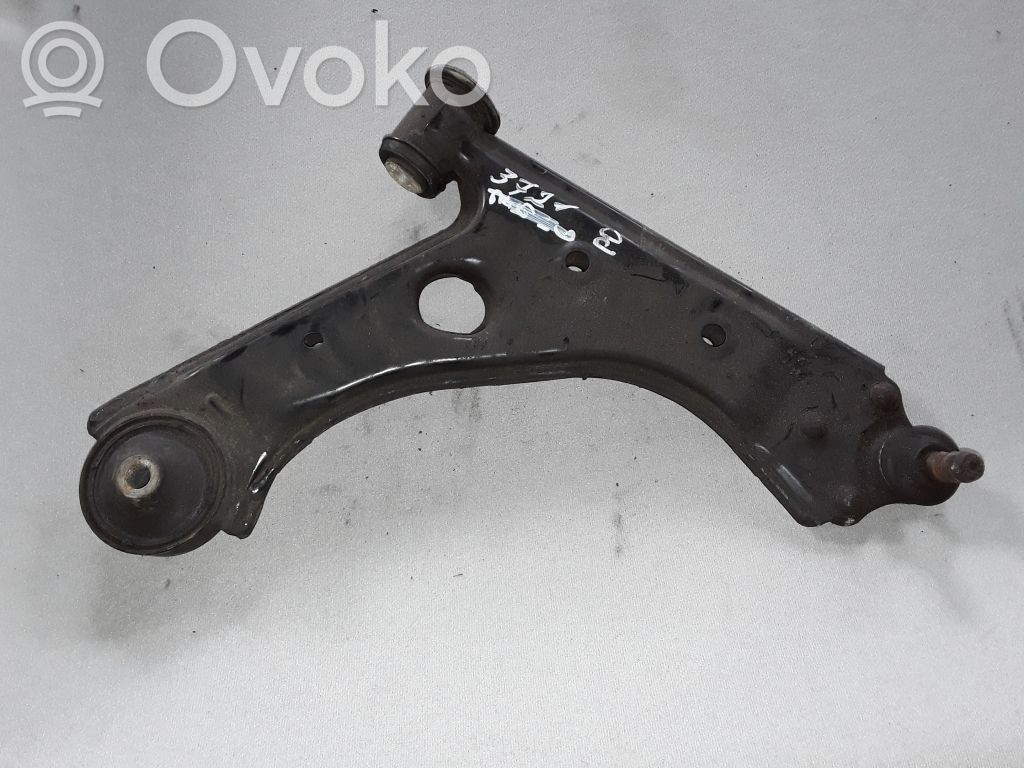 Opel Corsa E Priekinė šakė 