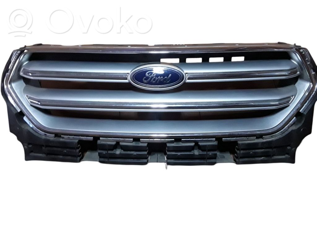 Ford Kuga II Etusäleikkö 