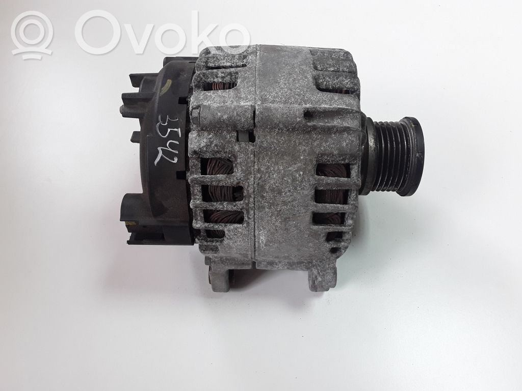 Volkswagen PASSAT B8 Alternador 