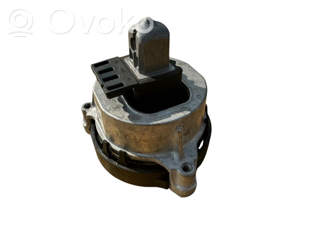 BMW 5 G30 G31 G38 Engine mount bracket 